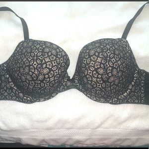 Victoria Secret Black n cream lace bra